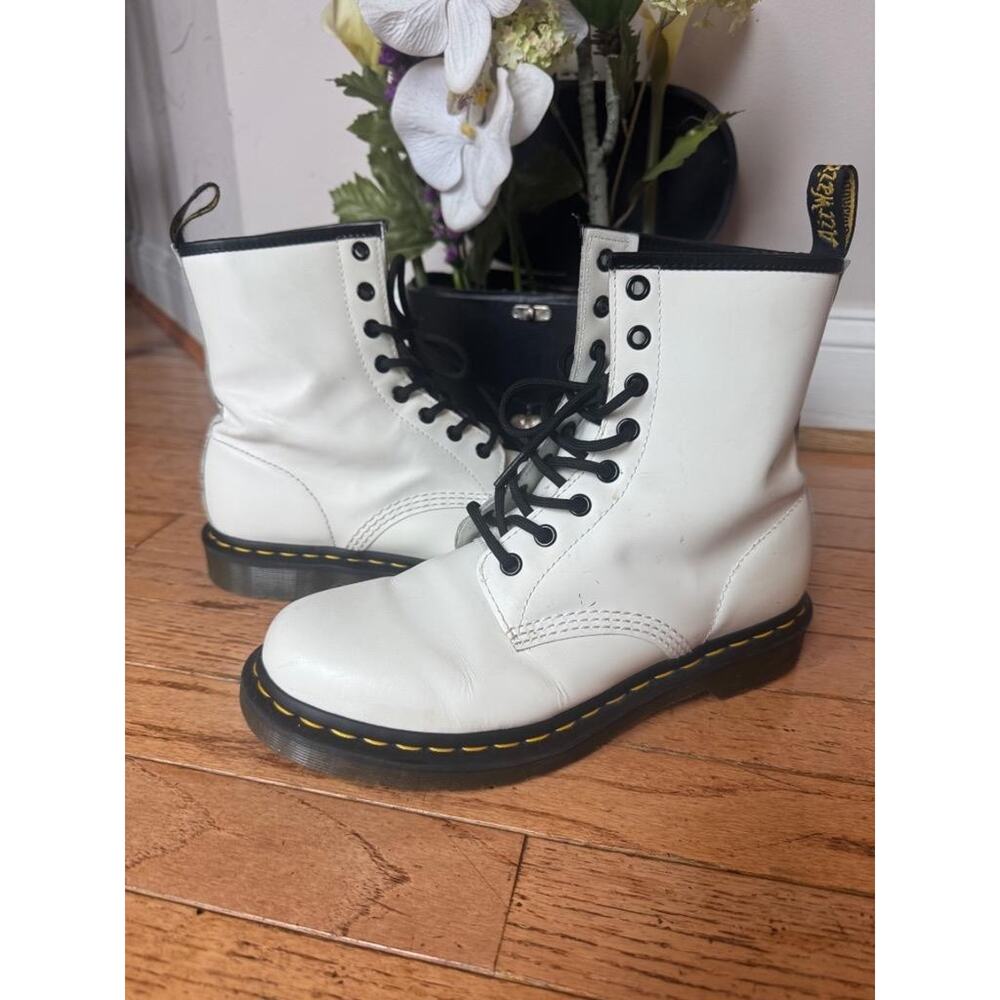 Dr Doc Martens 11821 white Canvas 8 Eye Combat Boots SIZE US ladies 9 (bot300